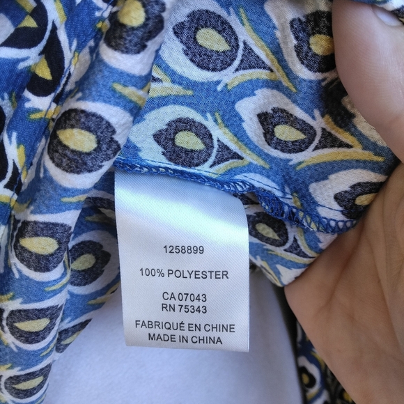 Cupcakes & Cashmere Blue Mod Print Bishop Sleeve Button Cuff Blouse Large NWT - Picture 8 of 8